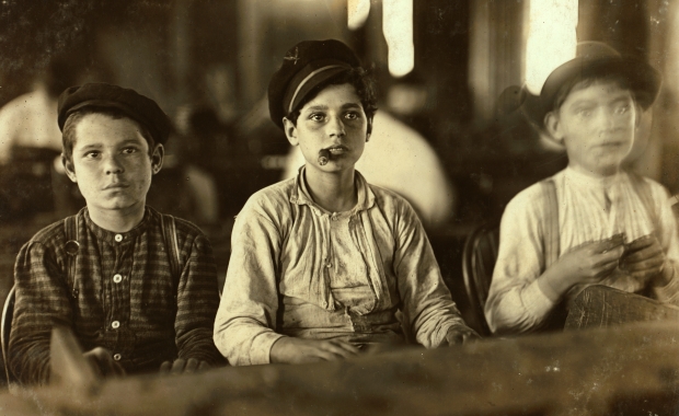 Child labourers at a Florida cigar factory, 1909